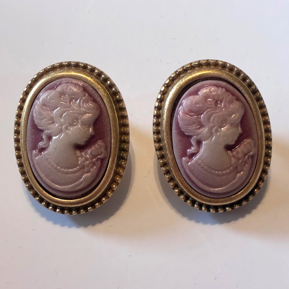 Monet Vintage Cameo Earrings Gold Tone Mauve Resin Victorian Style Pierced Clip